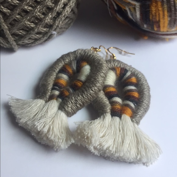 Macrame tassel earrings - Picture 3 of 3